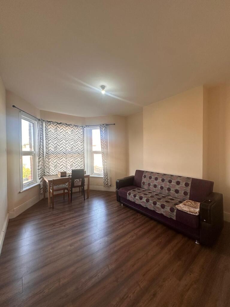 1 bed 1st Floor Flat for rent in Ilford. From Century 21 Goodmayes - Ilford