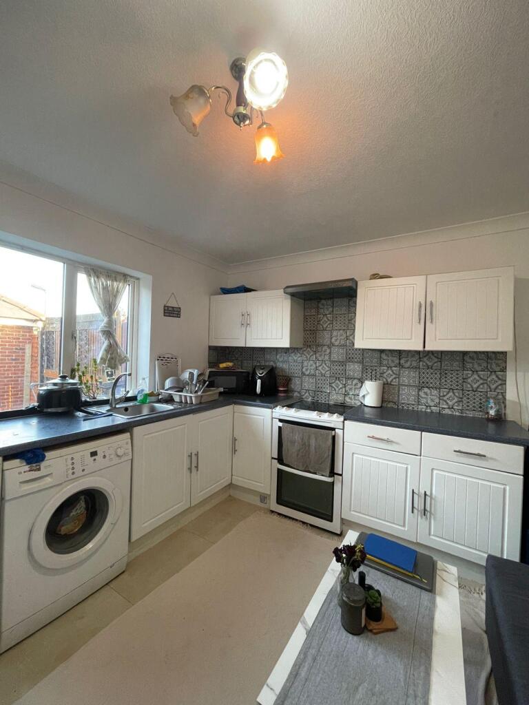 4 bed Studio for rent in Dagenham. From Century 21 Goodmayes - Ilford