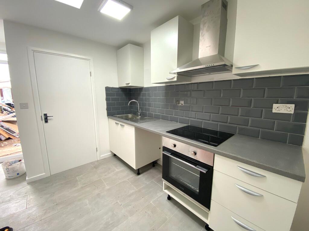 4 bed Studio for rent in Ilford. From Century 21 Goodmayes - Ilford