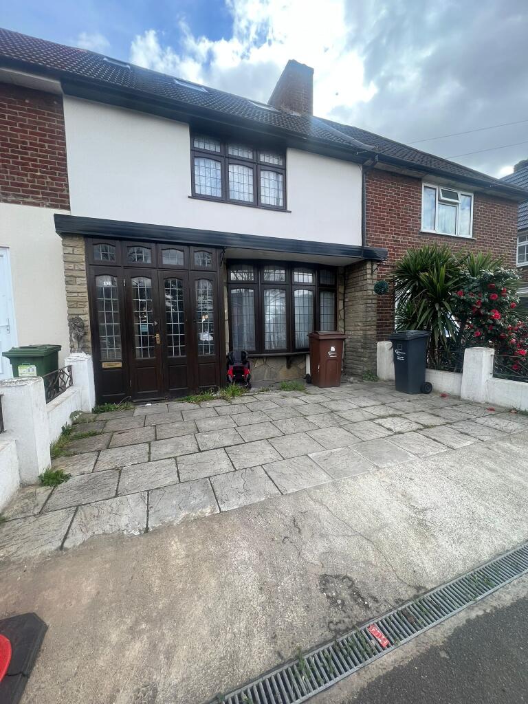 5 bed Mid Terraced House for rent in Dagenham. From Century 21 Goodmayes - Ilford 5 bed Mid Terraced House for rent in Dagenham. From Century 21 Goodmayes - Ilford