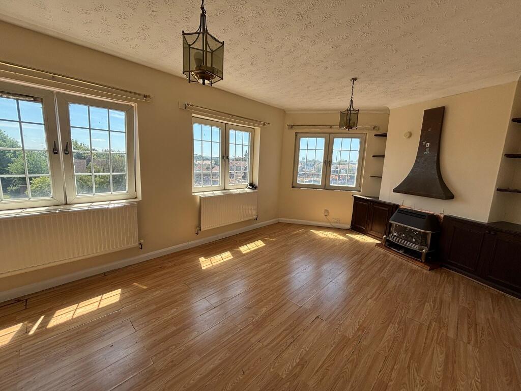 2 bed 1st Floor Flat for rent in Ilford. From Century 21 Goodmayes - Ilford