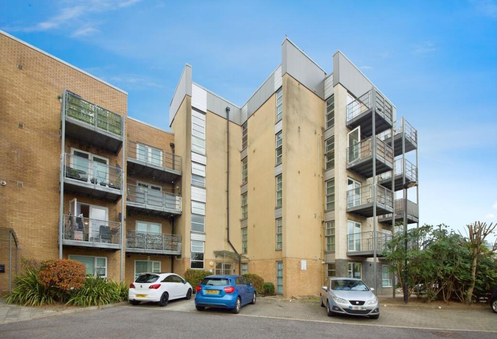 2 bed Apartment for rent in Romford. From Century 21 Goodmayes - Ilford 2 bed Apartment for rent in Romford. From Century 21 Goodmayes - Ilford