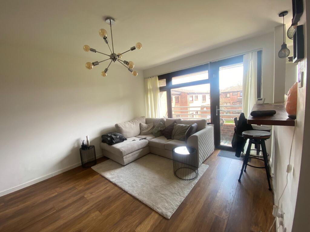 1 bed Apartment for rent in Woodford. From Century 21 Goodmayes - Ilford