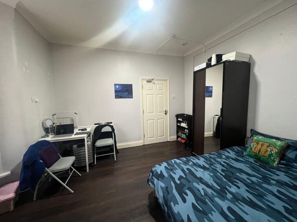 4 bed Studio for rent in Ilford. From Century 21 Goodmayes - Ilford