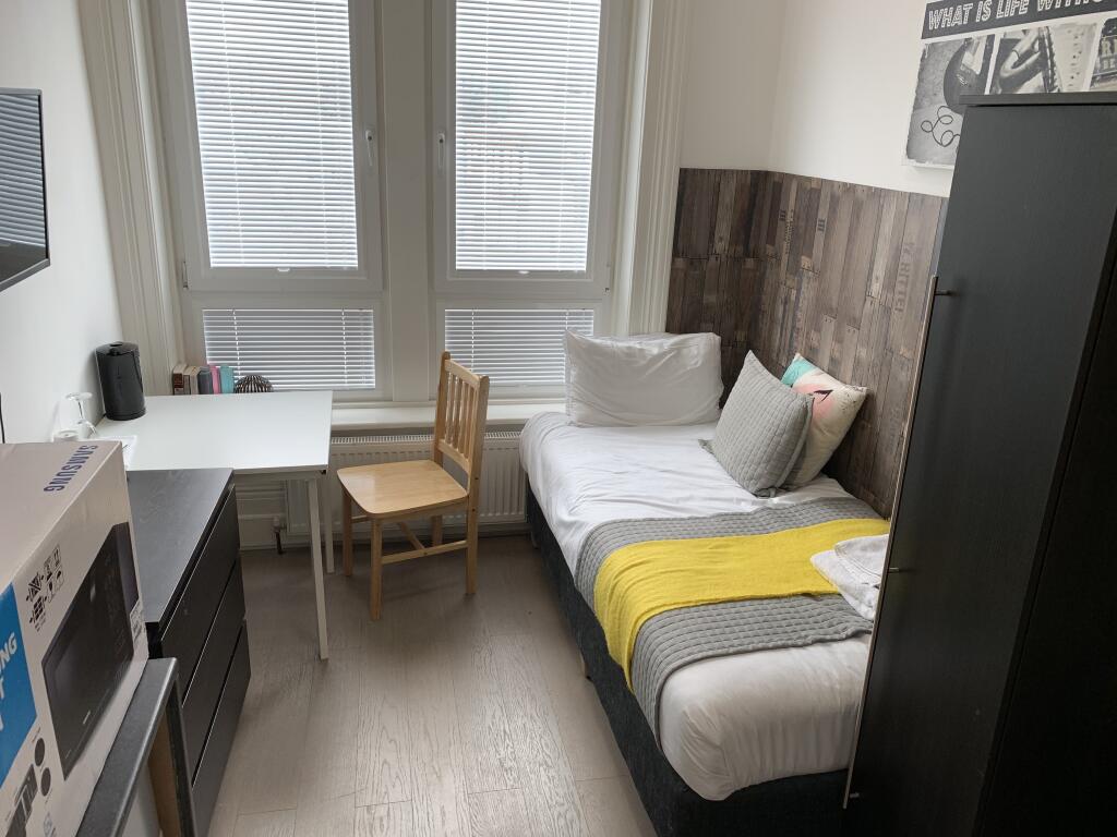 4 bed Studio for rent in Woolwich. From Century 21 Goodmayes - Ilford 4 bed Studio for rent in Woolwich. From Century 21 Goodmayes - Ilford