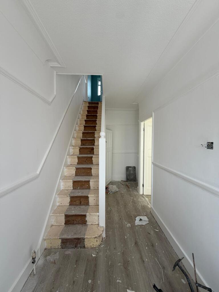 4 bed Mid Terraced House for rent in Romford. From Century 21 Goodmayes - Ilford