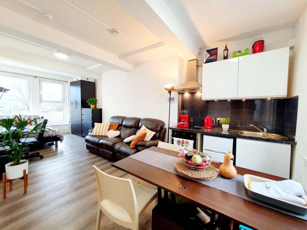 4 bed Studio for rent in Woolwich. From Century 21 Goodmayes - Ilford