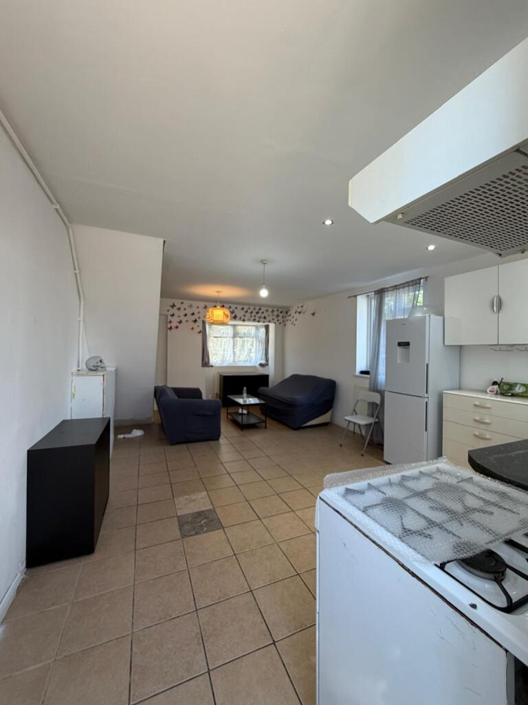 2 bed Semi Detached for rent in Chigwell Row. From Century 21 Goodmayes - Ilford