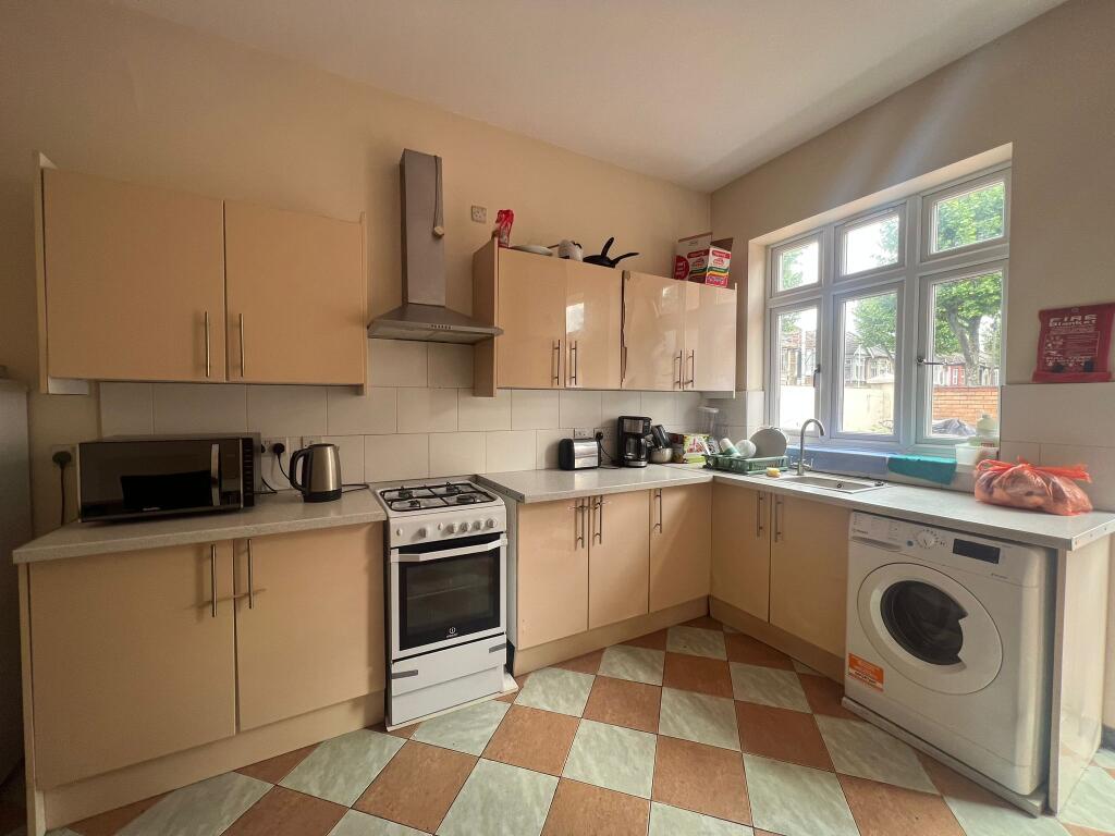 1 bed House Share for rent in East Ham. From Century 21 Goodmayes - Ilford 1 bed House Share for rent in East Ham. From Century 21 Goodmayes - Ilford