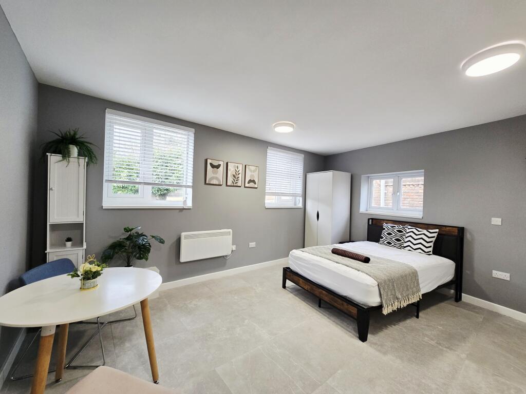 4 bed Studio for rent in Ilford. From Century 21 Goodmayes - Ilford