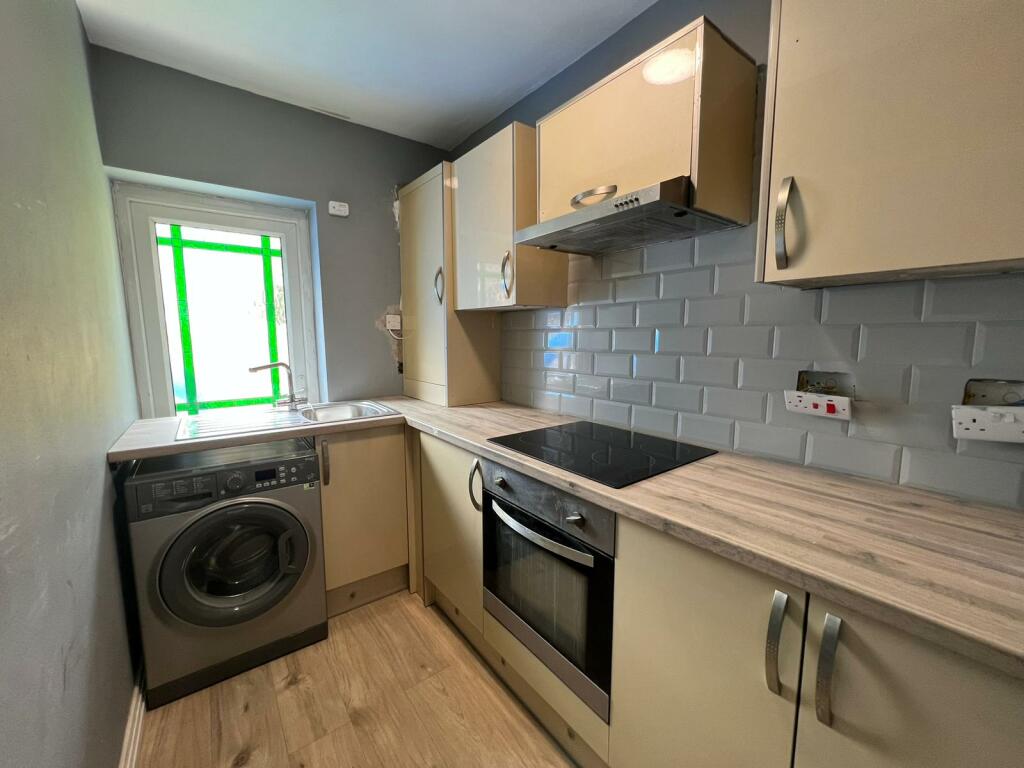 2 bed Semi Detached for rent in Ilford. From Century 21 Goodmayes - Ilford 2 bed Semi Detached for rent in Ilford. From Century 21 Goodmayes - Ilford