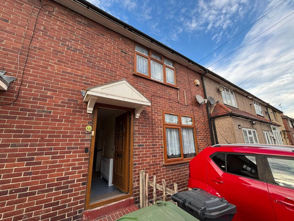 3 bed Detached for rent in Ilford. From Century 21 Goodmayes - Ilford