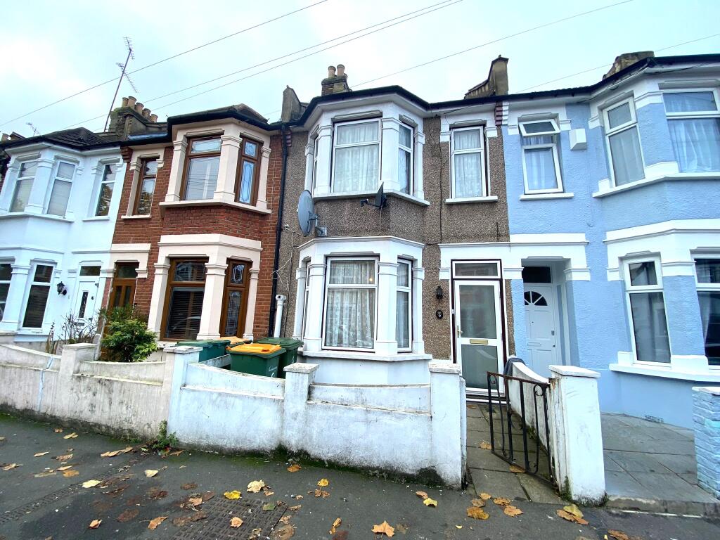 3 bed Mid Terraced House for rent in East Ham. From Century 21 Goodmayes - Ilford 3 bed Mid Terraced House for rent in East Ham. From Century 21 Goodmayes - Ilford