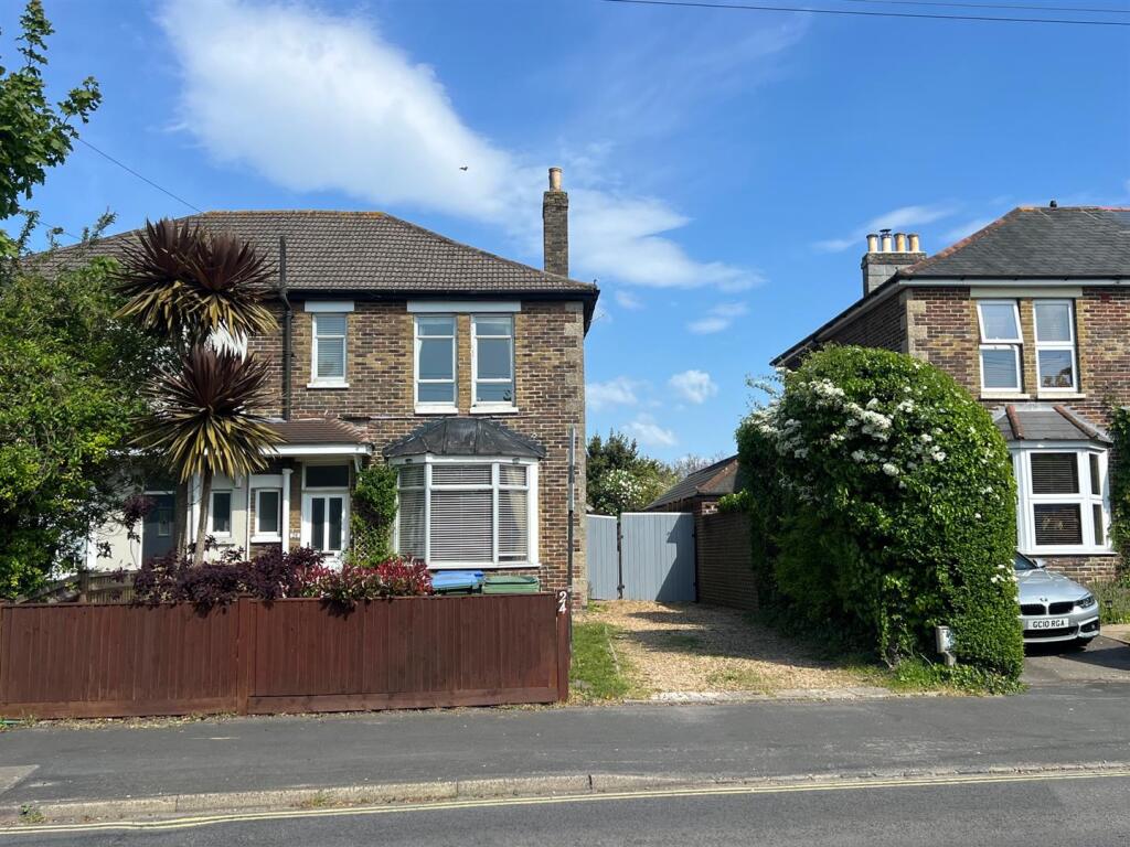 3 bed Semi Detached for rent in Fareham. From Chambers Sales and Lettings - Stubbington 3 bed Semi Detached for rent in Fareham. From Chambers Sales and Lettings - Stubbington