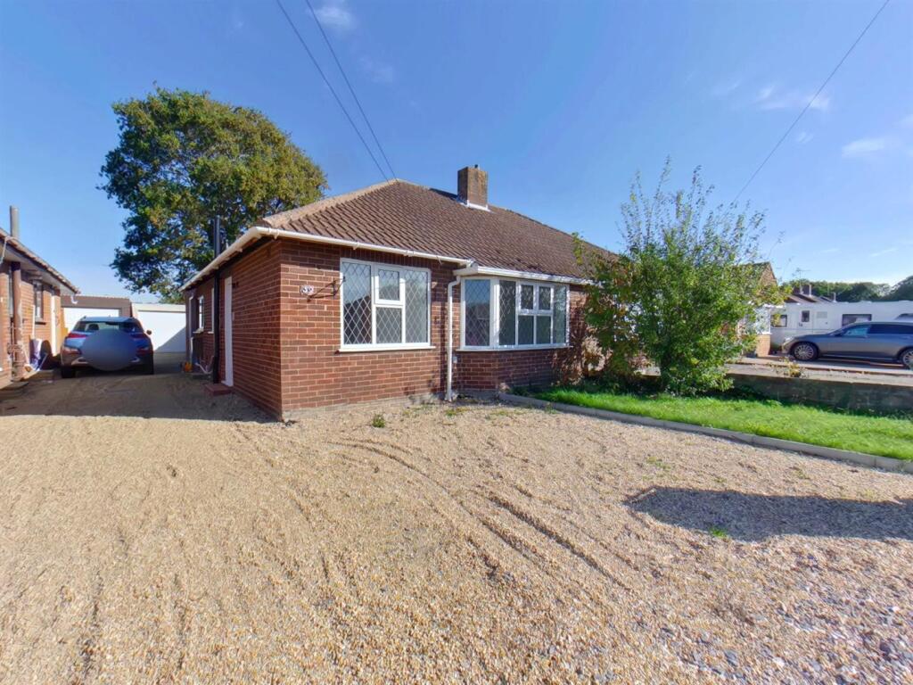 3 bed Semi-detached bungalow for rent in Peel Common. From Chambers Sales and Lettings - Stubbington