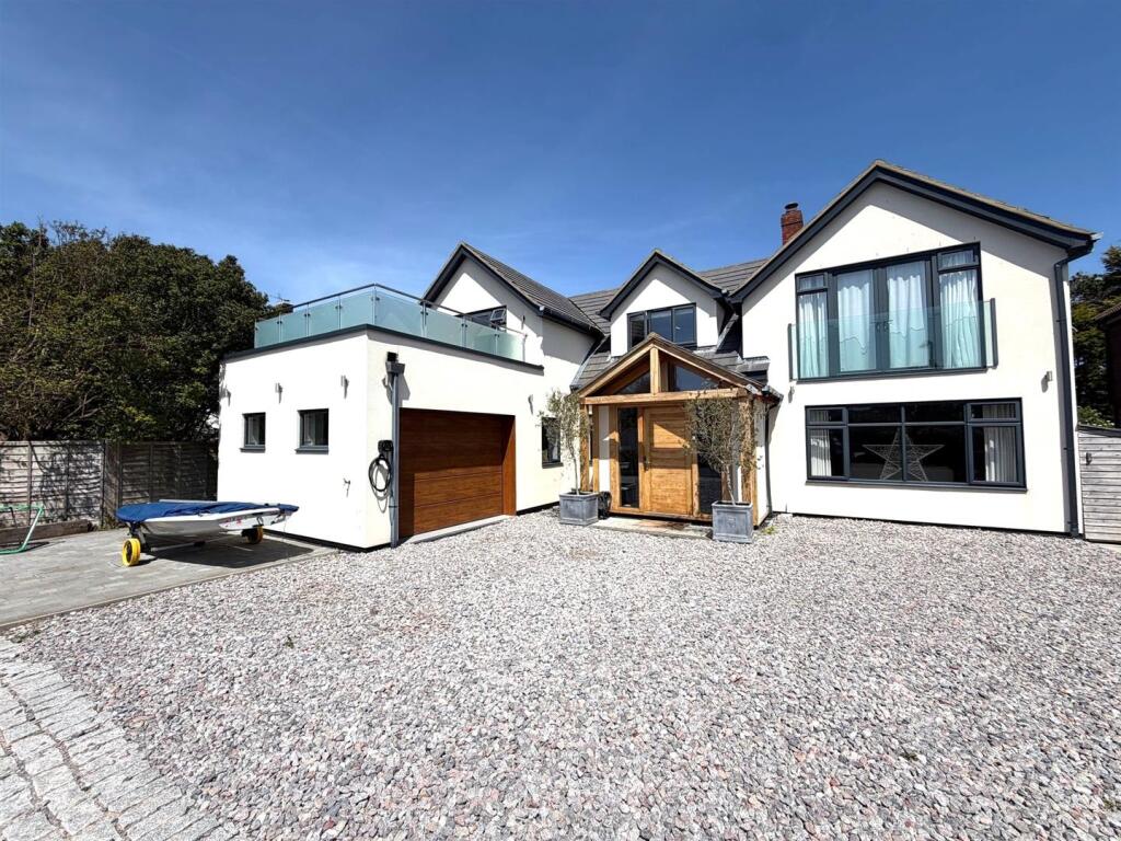 5 bed Detached for rent in Fareham. From Chambers Sales and Lettings - Stubbington