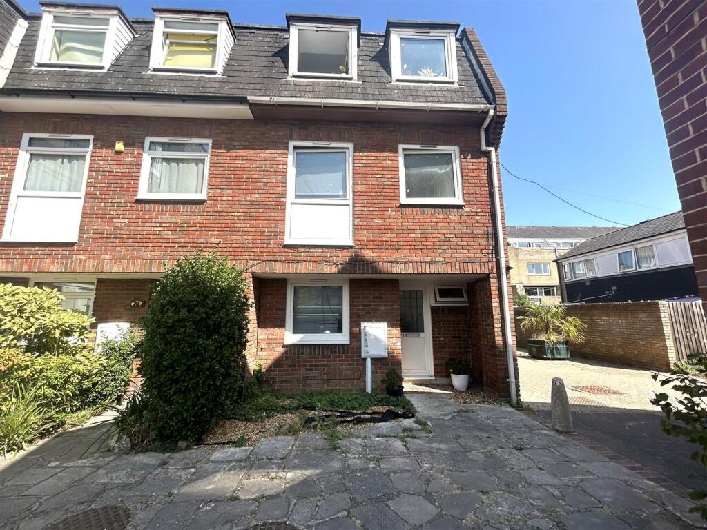 4 bed End of Terrace for rent in Gosport. From Chambers Sales and Lettings - Stubbington 4 bed End of Terrace for rent in Gosport. From Chambers Sales and Lettings - Stubbington
