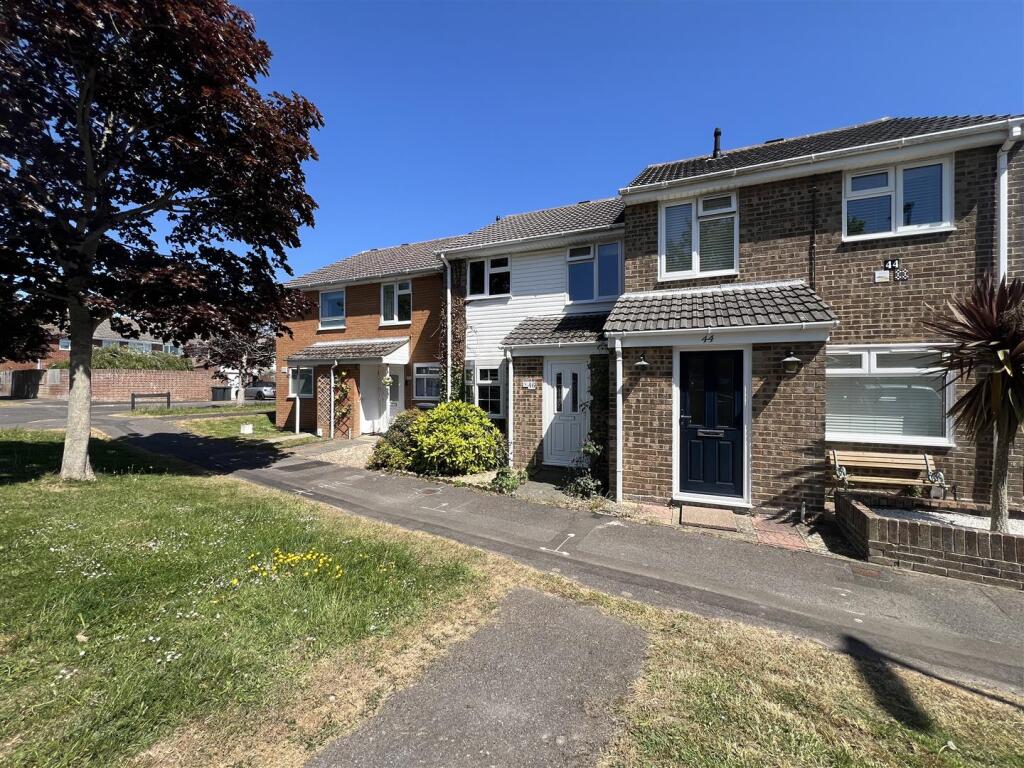 3 bed Mid Terraced House for rent in Peel Common. From Chambers Sales and Lettings - Stubbington