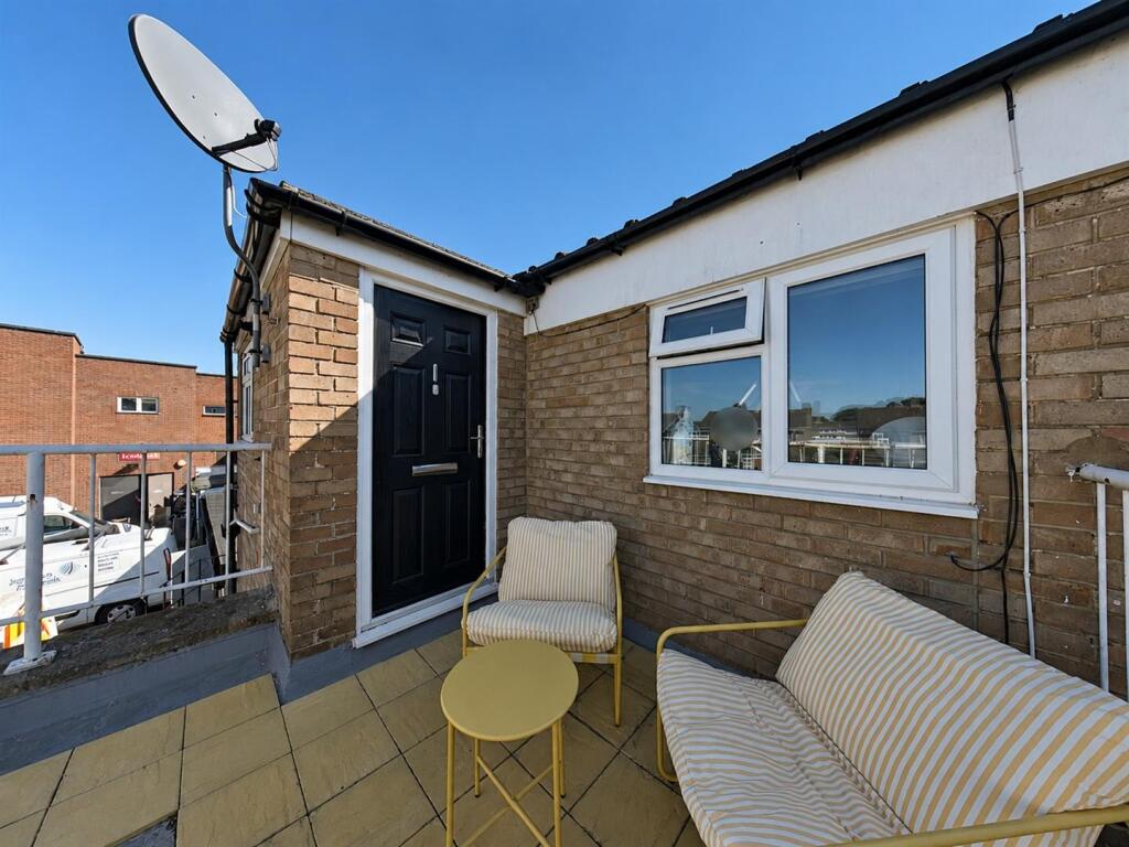 2 bed 1st Floor Flat for rent in Hill Head. From Chambers Sales and Lettings - Stubbington