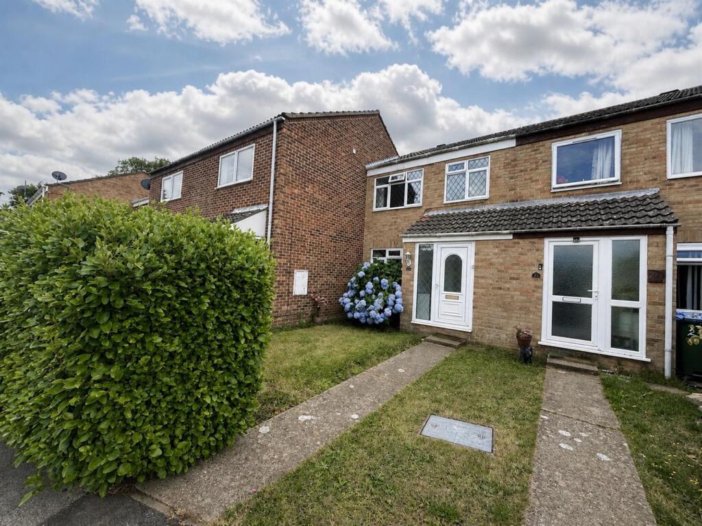 3 bed Mid Terraced House for rent in Hill Head. From Chambers Sales and Lettings - Stubbington 3 bed Mid Terraced House for rent in Hill Head. From Chambers Sales and Lettings - Stubbington