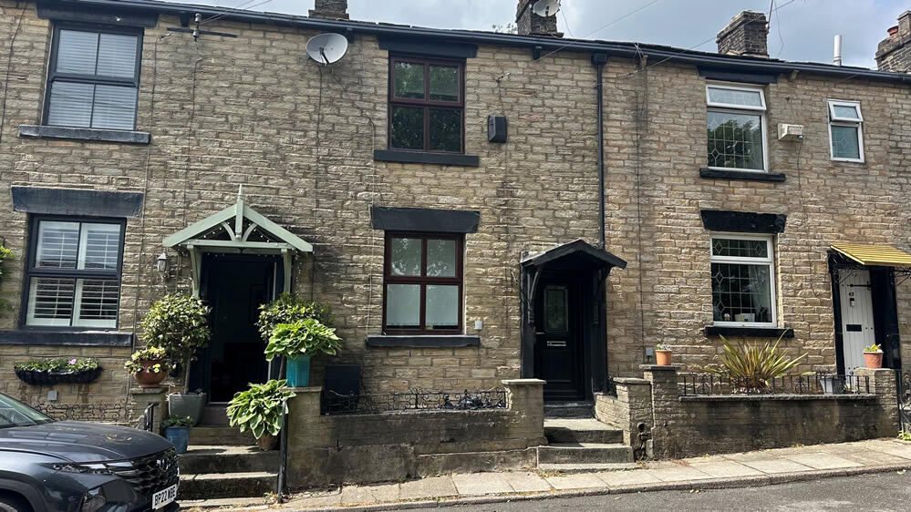 2 bed Mid Terraced House for rent in Mossley. From Bridges - Uppermill
