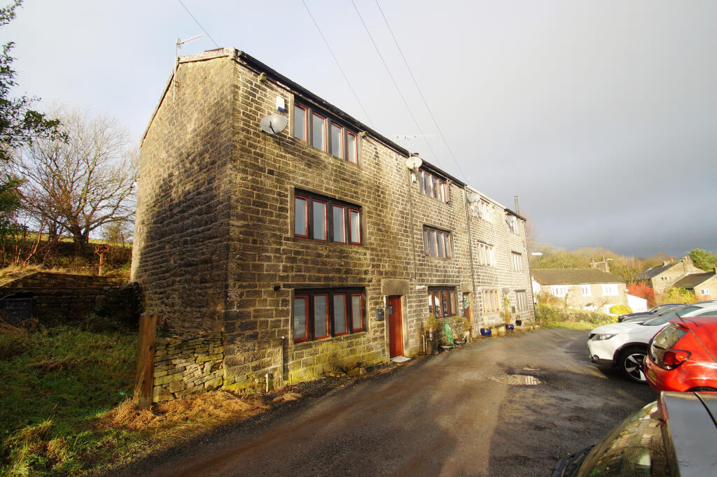 3 bed Mid Terraced House for rent in Quick. From Bridges - Uppermill