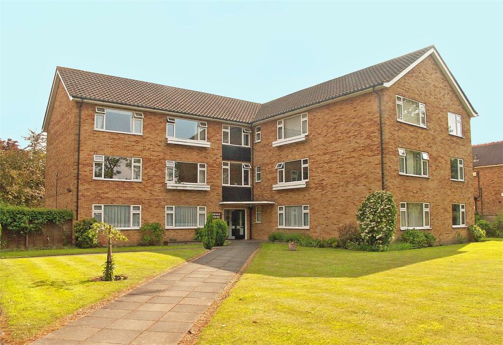 2 bed Flat for rent in Hampton. From Chase Buchanan - Hampton Hill Office
