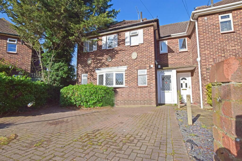 3 bed Semi-Detached House for rent in Hampton. From Chase Buchanan - Hampton Hill Office