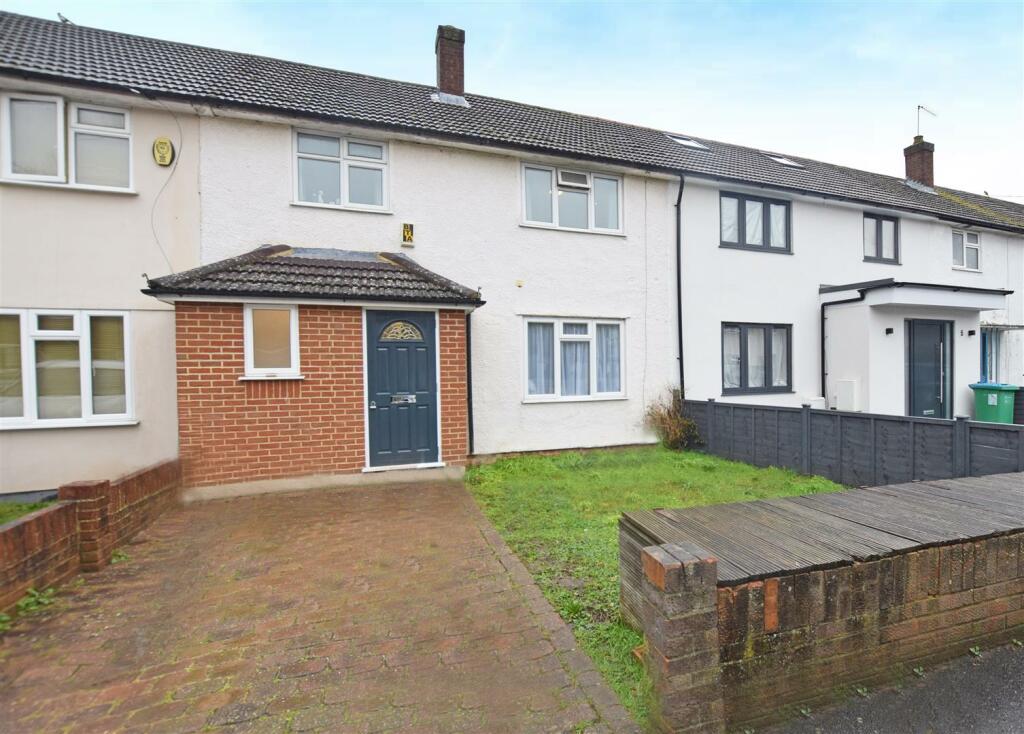 3 bed Mid Terraced House for rent in Hampton. From Chase Buchanan - Hampton Hill Office