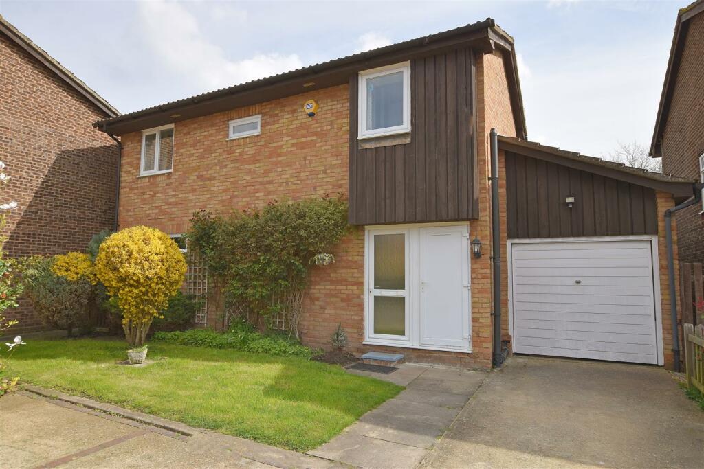 3 bed Detached House for rent in Hampton. From Chase Buchanan - Hampton Hill Office