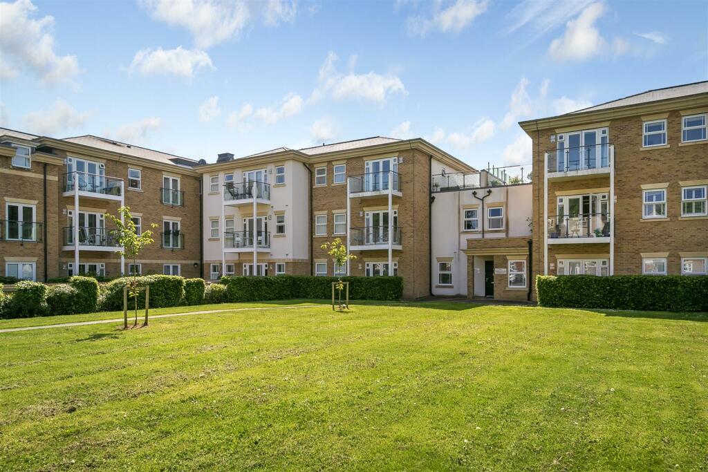 2 bed Penthouse for rent in Sunbury. From Chase Buchanan - Hampton Hill Office