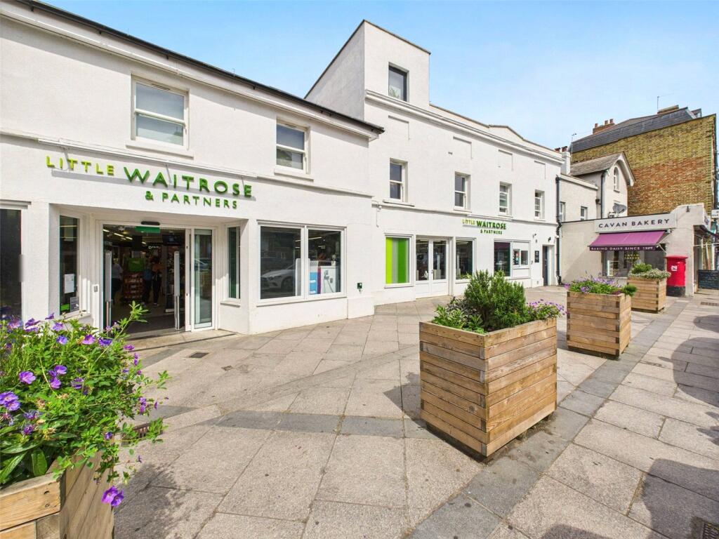 1 bed Apartment for rent in Hampton. From Chase Buchanan - Hampton Hill Office