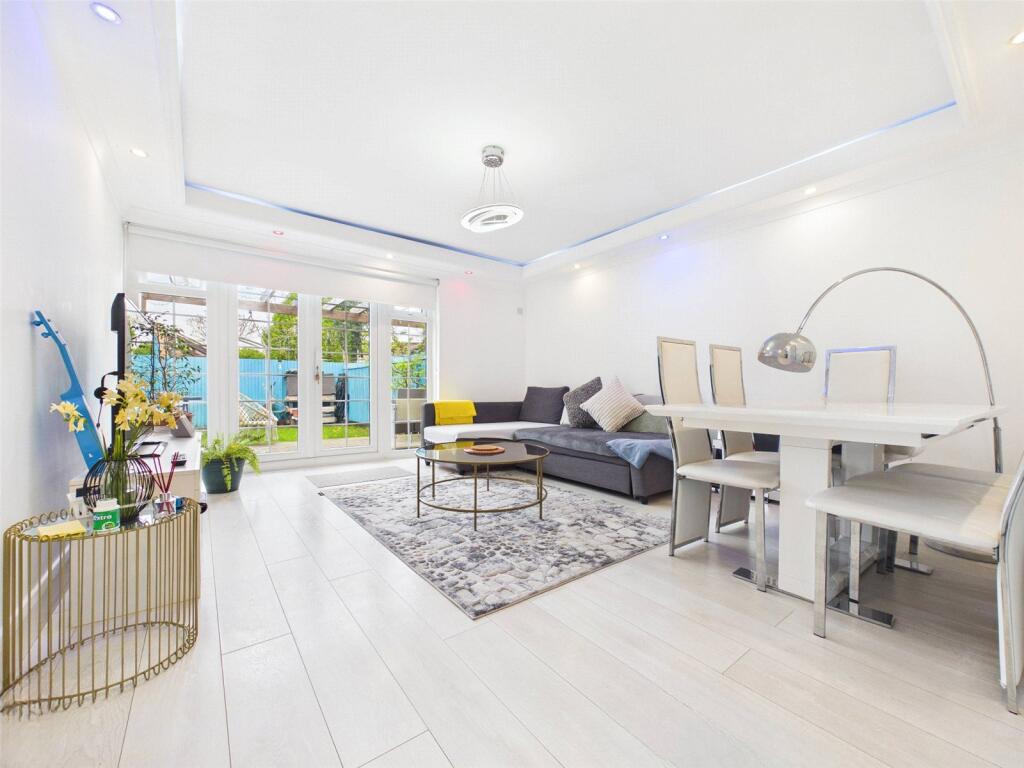 4 bed Mid Terraced House for rent in Hampton. From Chase Buchanan - Hampton Hill Office