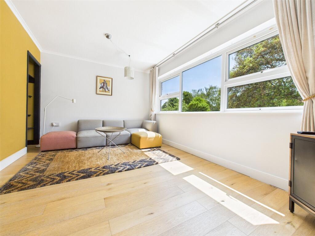 2 bed Annexe for rent in Hampton. From Chase Buchanan - Hampton Hill Office 2 bed Annexe for rent in Hampton. From Chase Buchanan - Hampton Hill Office