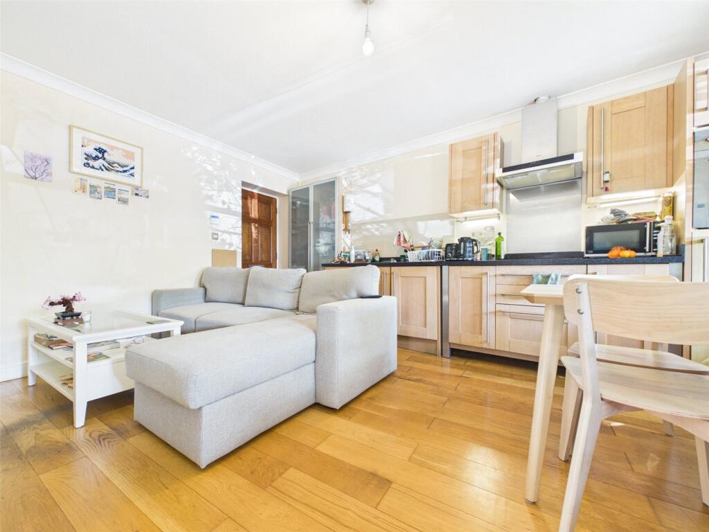 1 bed Apartment for rent in Hampton. From Chase Buchanan - Hampton Hill Office