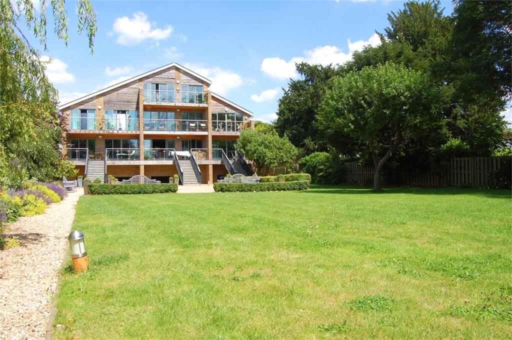 1 bed Apartment for rent in East Molesey. From Chase Buchanan - Hampton Hill Office