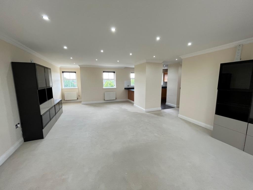 3 bed Penthouse for rent in Chorlton. From Cheshire Lamont - Nantwich