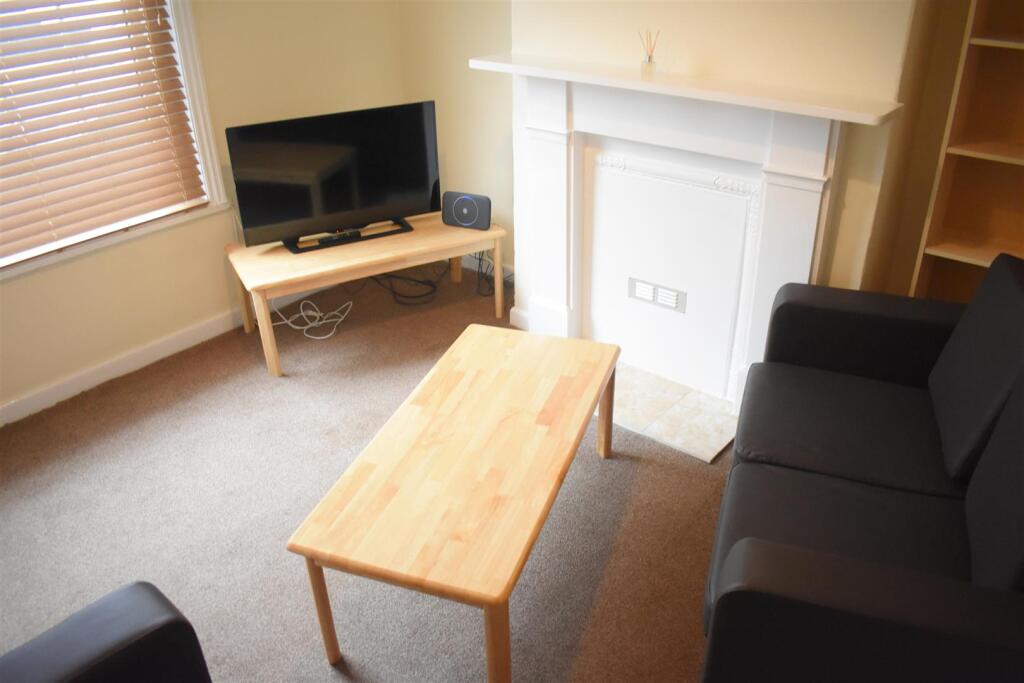 4 bed Mid Terraced House for rent in Portsmouth. From Christies - Southsea 4 bed Mid Terraced House for rent in Portsmouth. From Christies - Southsea