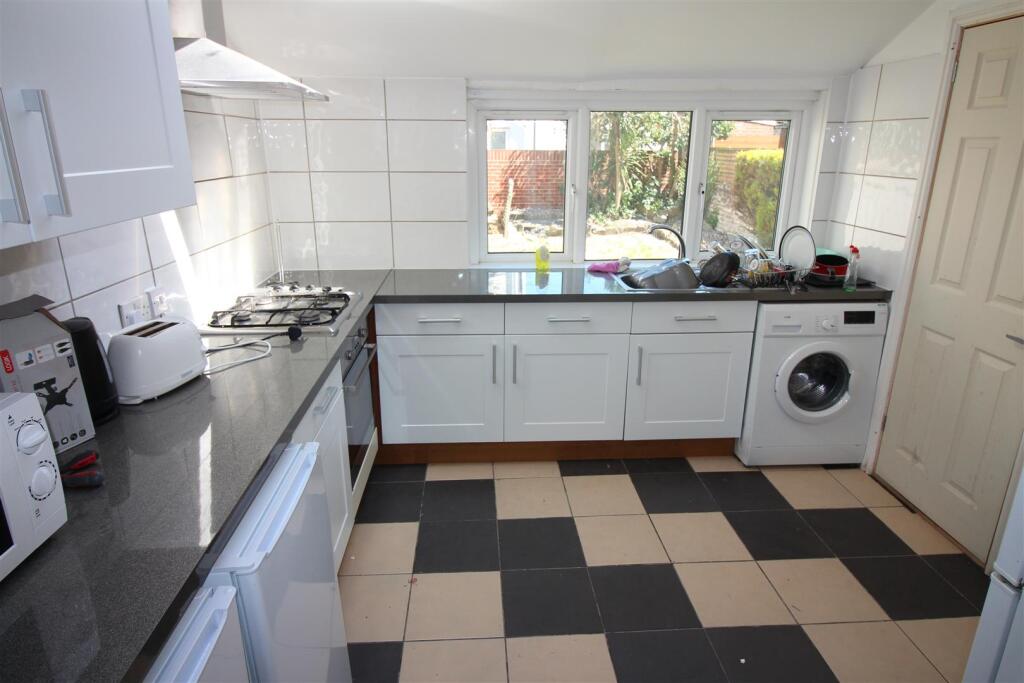 5 bed Mid Terraced House for rent in Portsmouth. From Christies - Southsea