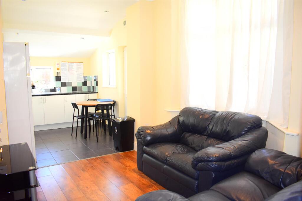4 bed Mid Terraced House for rent in Portsmouth. From Christies - Southsea