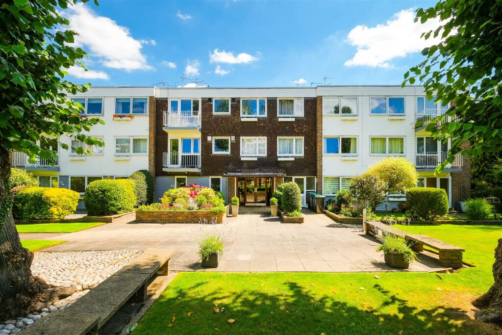 2 bed 1st Floor Flat for rent in Sewardstonebury. From Churchill Estates - Buckhurst Hill 2 bed 1st Floor Flat for rent in Sewardstonebury. From Churchill Estates - Buckhurst Hill