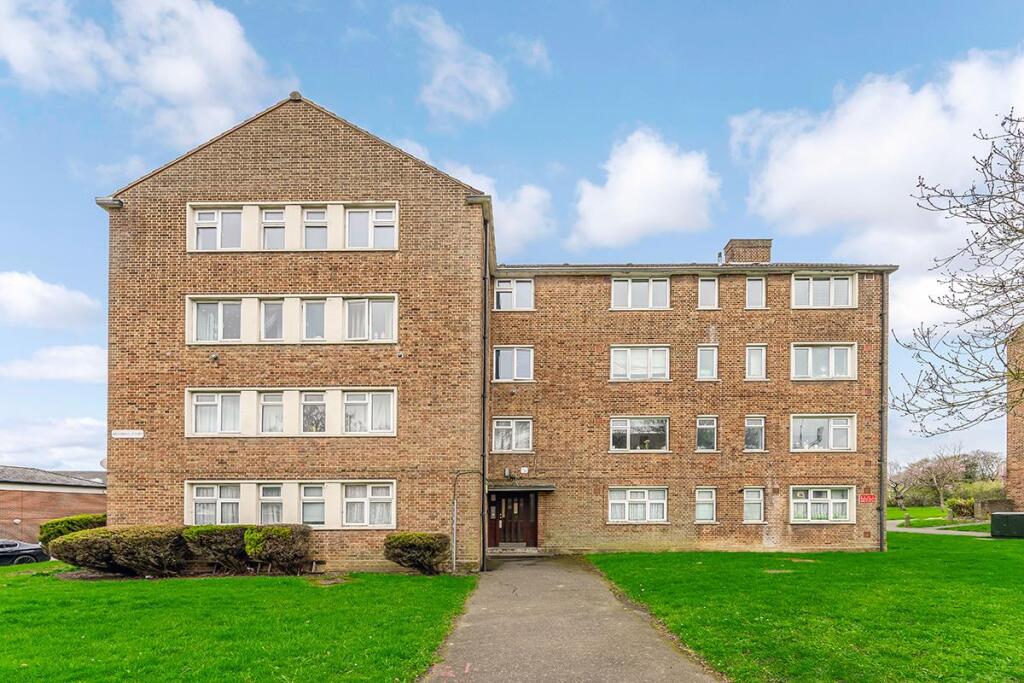 3 bed 1st Floor Flat for rent in Woodford. From Churchill Estates - Buckhurst Hill