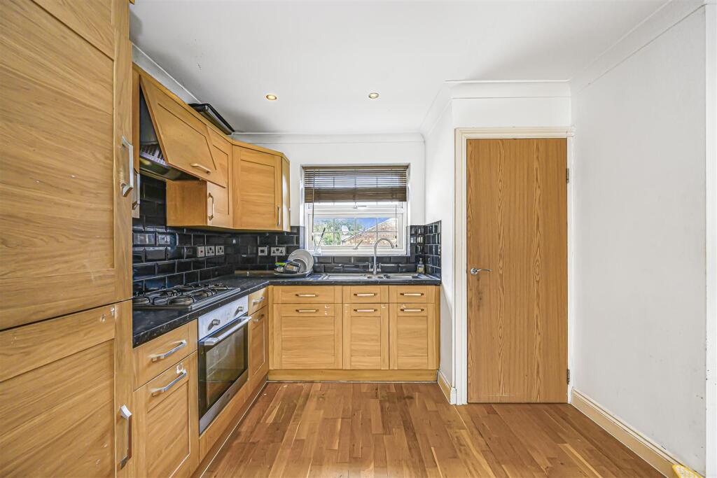 1 bed 1st Floor Flat for rent in Loughton. From Churchill Estates - Buckhurst Hill