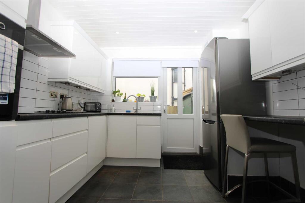 2 bed 1st Floor Flat for rent in Loughton. From Churchill Estates - Buckhurst Hill