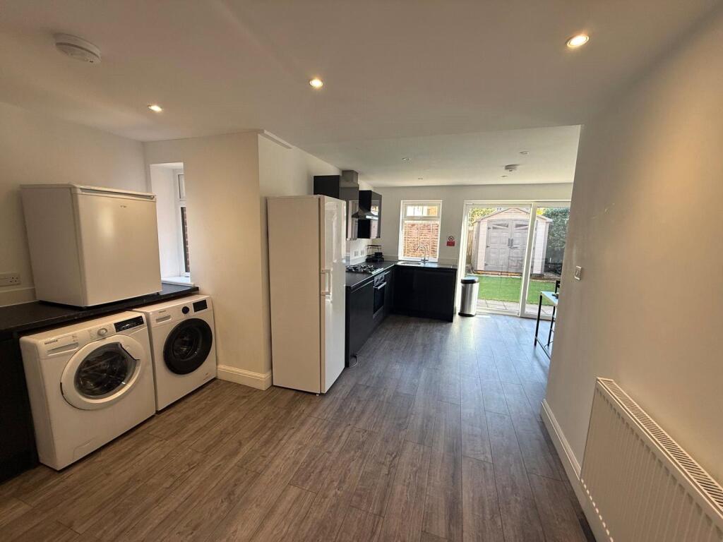 6 bed End of Terrace for rent in London. From Choices - Central London