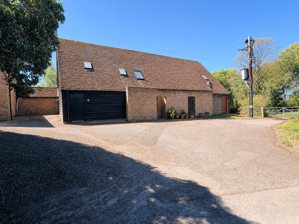 2 bed Apartment for rent in Little Kimble. From Christopher Pallet - Wendover