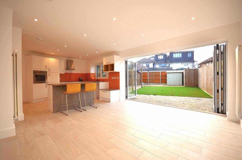 4 bed Semi-Detached House for rent in Acton. From Citydeal Estates - London Ltd - Citydeal Estates