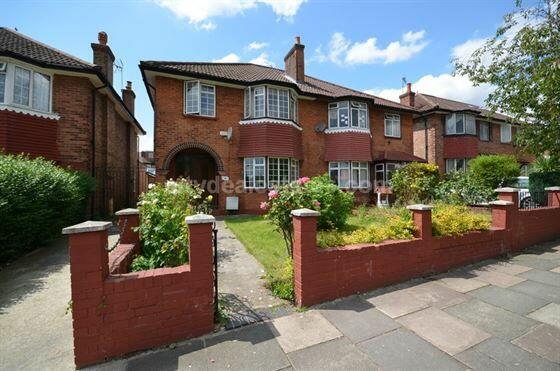 6 bed Semi-Detached House for rent in Acton. From Citydeal Estates - London Ltd - Citydeal Estates