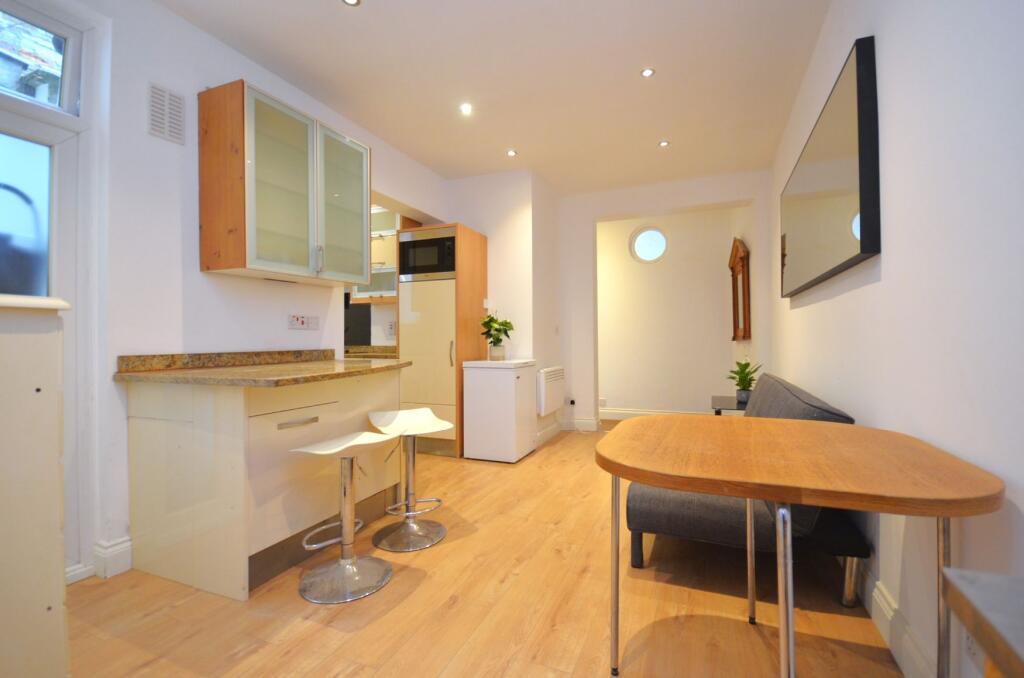 2 bed 1st Floor Flat for rent in Acton. From Citydeal Estates - London