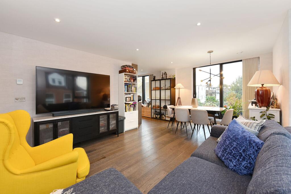 3 bed 1st Floor Flat for rent in Acton. From Citydeal Estates - London